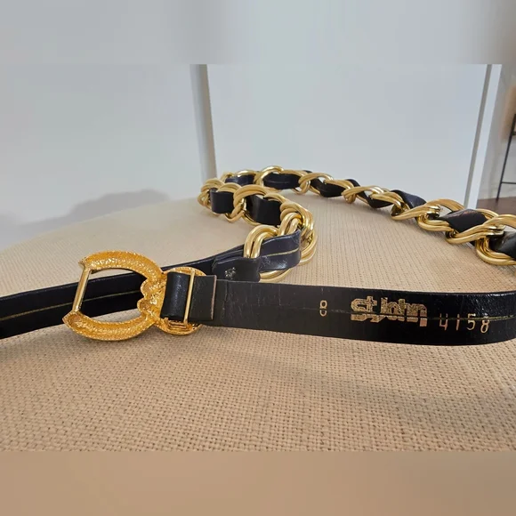Vintage ST. JOHN Navy Blue and Gold Chain Belt Size 8 - Picture 3 of 4